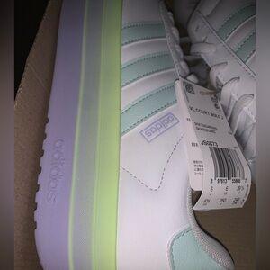 Adidas Girl’s VLCourt Sneakers WhiteLight Green labender Size 6.5 (7.5-8women)